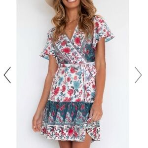 Zesica Floral Wrap Dress in White with Red & Blue Floral Print Large